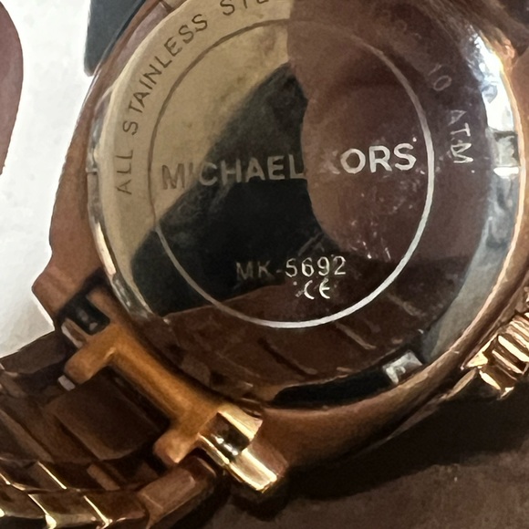 Like new Michael Kors Runway Rose gold - Picture 6 of 8
